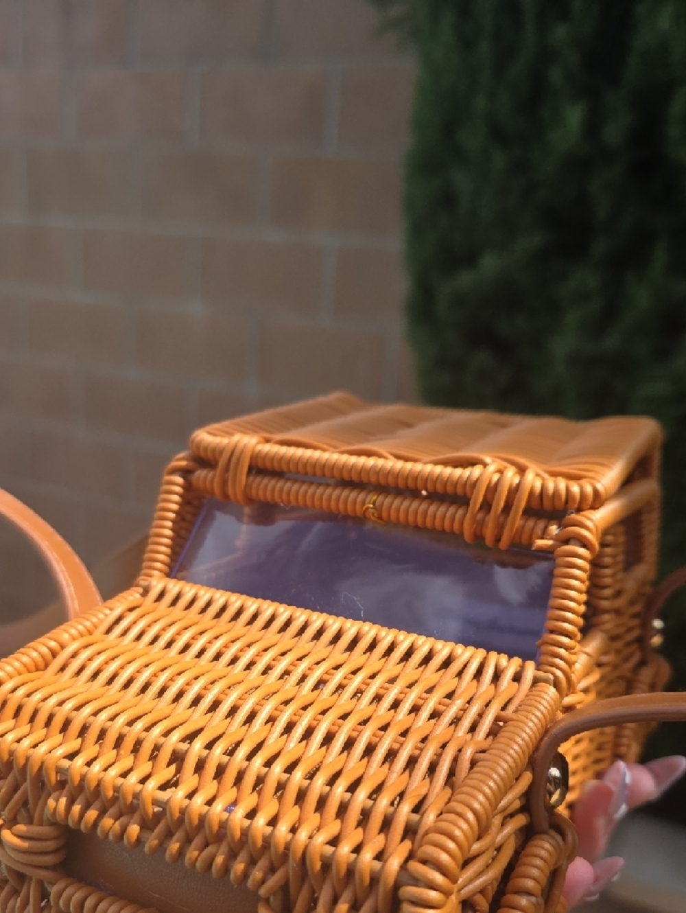 Tommy Bahama Tan Wicker Jeep-Shaped Handbag - Picture 7 of 7